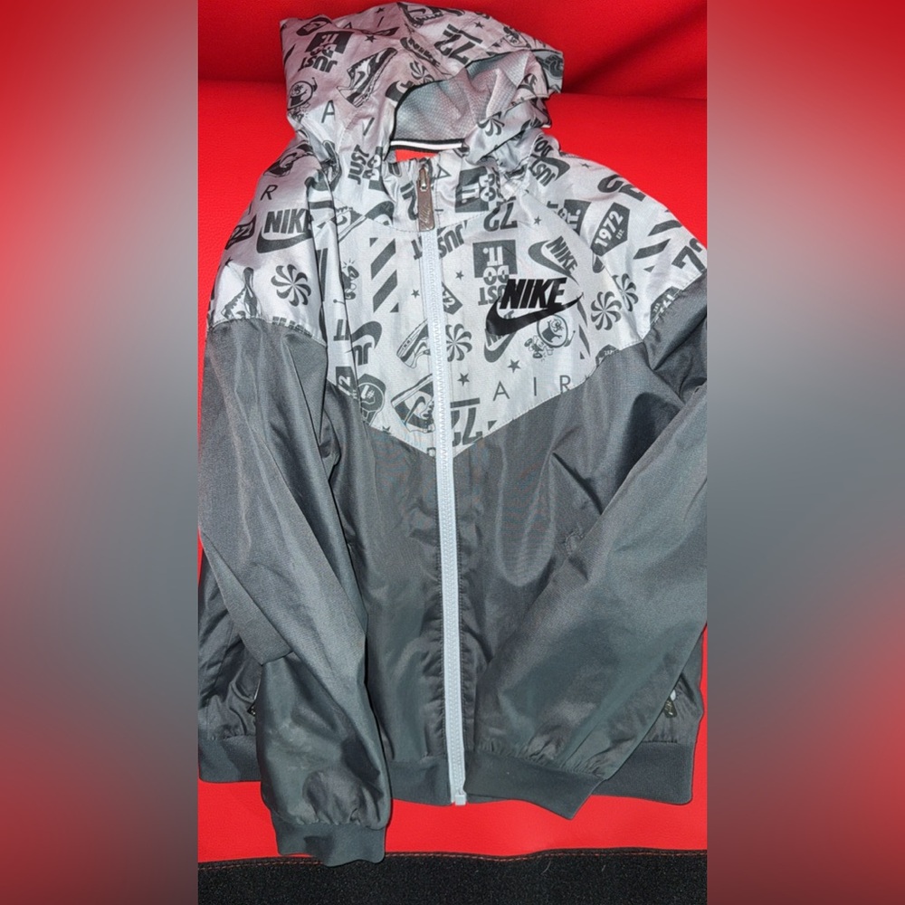 Nike Black and Gray Graphic Windbreaker
